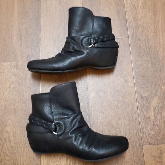 BareTraps Shoes - Baretraps Sarea Booties